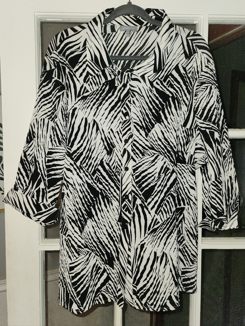 Essentials Women’s 3X Black White Abstract Zebra Print Button Front Blouse